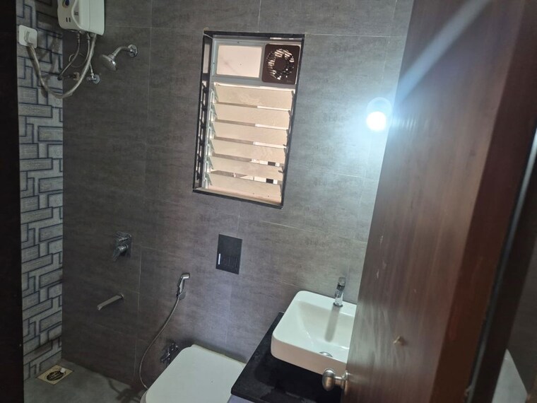 Bathroom, mahavir-square 2 Bedroom 624 Sq.Ft. Apartment In Manpada Thane 10737094