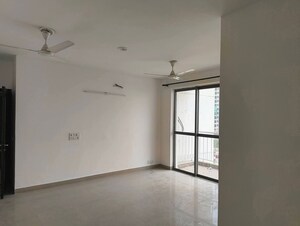 Room in 3 BHK Apartment at Unitech The Residences Sector 33, Sector 33 – for Rent