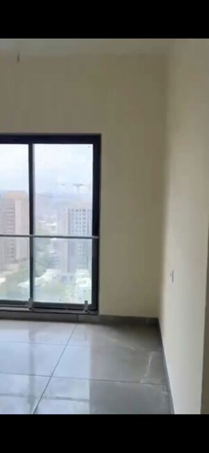 Room in 3 BHK Apartment at Hubtown The Premiere, Andheri West – for Rent