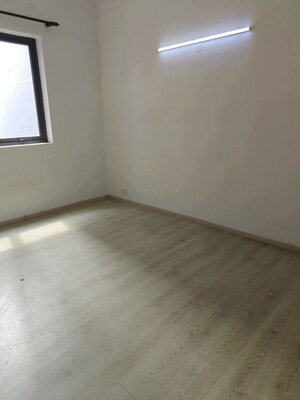 Room in 3 BHK Apartment at Ireo Skyon, Sector 60 – for Rent