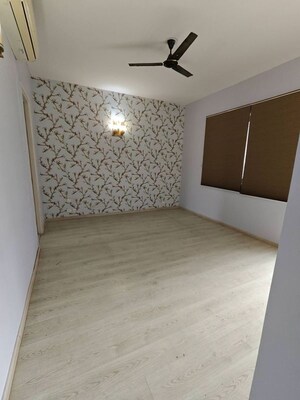 Room in 3 BHK Apartment at Ireo Skyon, Sector 60 – for Rent