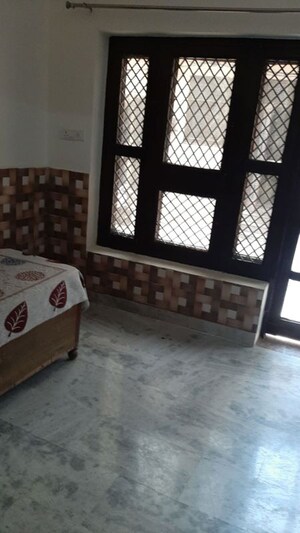 Parking in 2 BHK Independent House at Sector 14 – for Rent