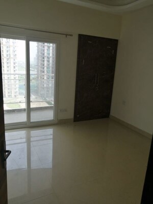 Room in 3 BHK Apartment at Samridhi Luxuriya Avenue, Sector 150 – for Rent