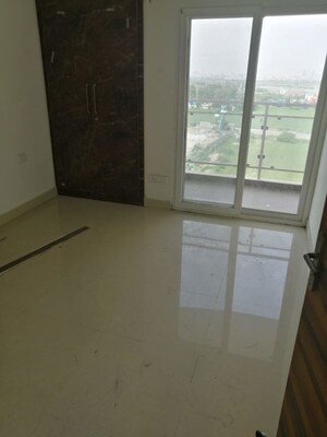 Room in 3 BHK Apartment at Samridhi Luxuriya Avenue, Sector 150 – for Rent