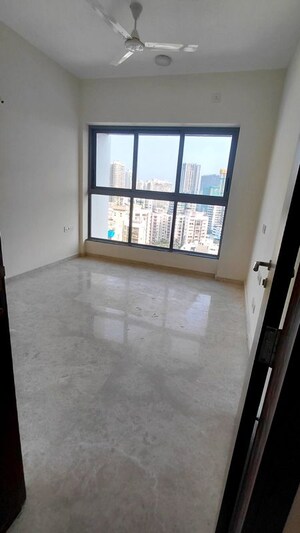 Room in 2 BHK Apartment at Sheth 72 West, Andheri West – for Rent