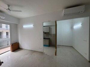 Room in 2 BHK Apartment at Smart World Orchard, Sector 61 – for Rent