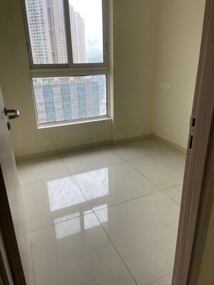 Room in 2.5 BHK Apartment at Wadhwa Atmosphere O2, Mulund West – for Sale