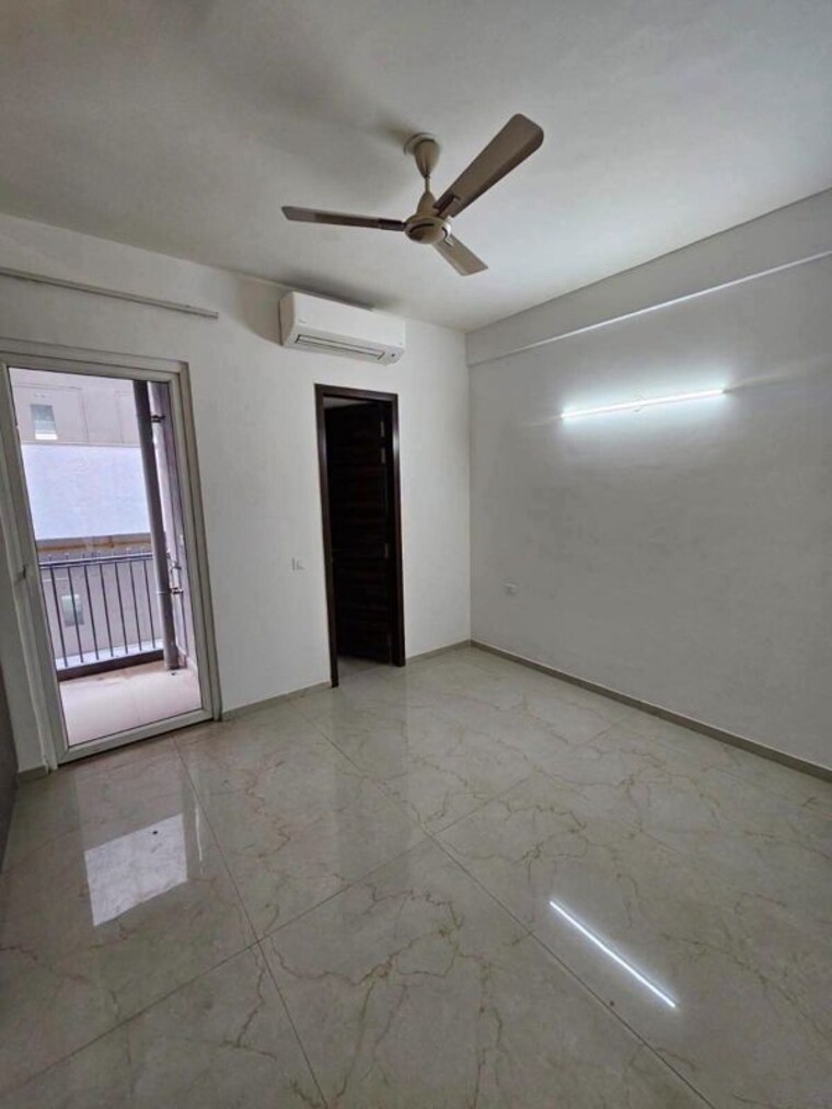 Room, smart-world-orchard 3 Bedroom 1680 Sq.Ft. Apartment In Sector 61 Gurgaon 10737200
