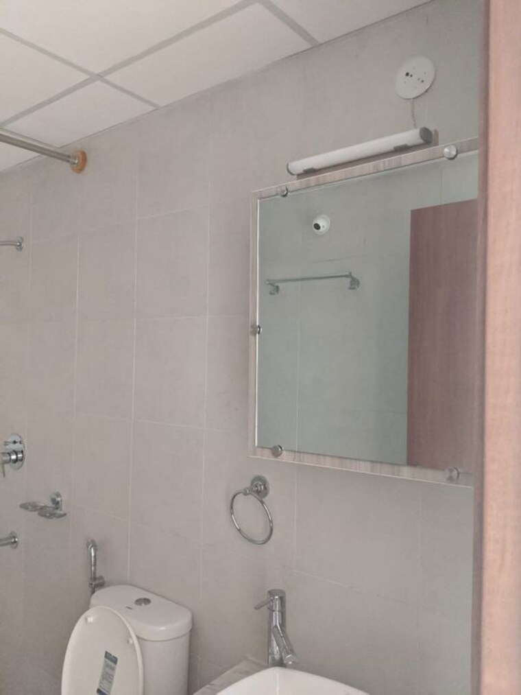 Bathroom, bhartiya-nikoo-homes 3.5 Bedroom 1917 Sq.Ft. Apartment In Thanisandra Main Road Bangalore 10737207