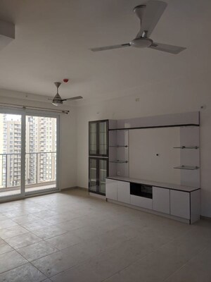 Room in 3.5 BHK Apartment at Bhartiya Nikoo Homes, Thanisandra Main Road – for Rent
