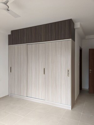 Room in 3.5 BHK Apartment at Bhartiya Nikoo Homes, Thanisandra Main Road – for Rent