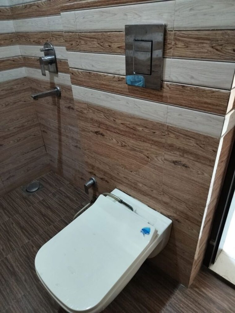 Bathroom, shri-ram-nagar-society 1 Bedroom 450 Sq.Ft. Apartment In Aundh Pune 10737234