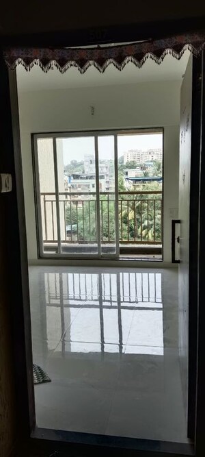 Room in 1 BHK Apartment at Piramal Vaikunth, Balkum Pada – for Rent
