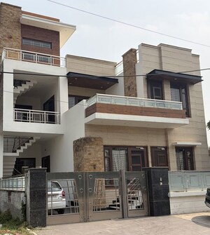 5 BHK Independent House For Sale in Aerocity