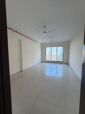 Room in 4 BHK Apartment at Lodha Sterling, Kolshet Road – for Rent