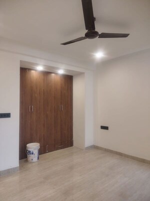 Room in 3 BHK Builder Floor at Sector 57 – for Rent