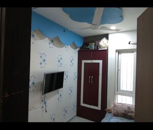 Room in 1.5 BHK Apartment at Dosti Oak, Balkum Pada – for Rent
