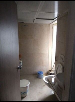 Bathroom in 1.5 BHK Apartment at Dosti Oak, Balkum Pada – for Rent