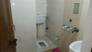 Bathroom in 1 BHK Builder Floor at Vaishali Sector 3 – for Rent