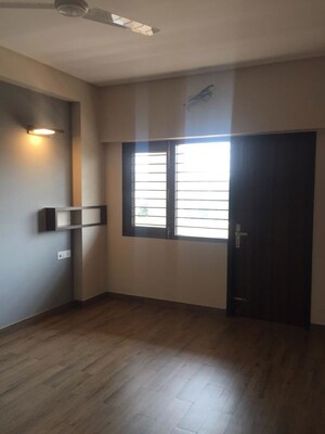 Room in 4 BHK Builder Floor at Vipul World Floors, Sector 48 – for Rent