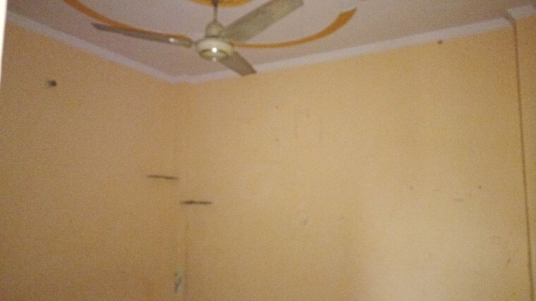 Room, vaishali sector 3 1 Bedroom 350 Sq.Ft. Builder Floor In Vaishali Sector 3 Ghaziabad 10737316