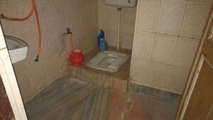 Bathroom in 1 BHK Builder Floor at Vaishali Sector 3 – for Rent