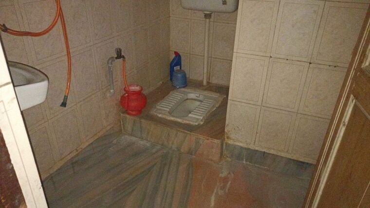 Bathroom, vaishali sector 3 1 Bedroom 350 Sq.Ft. Builder Floor In Vaishali Sector 3 Ghaziabad 10737316