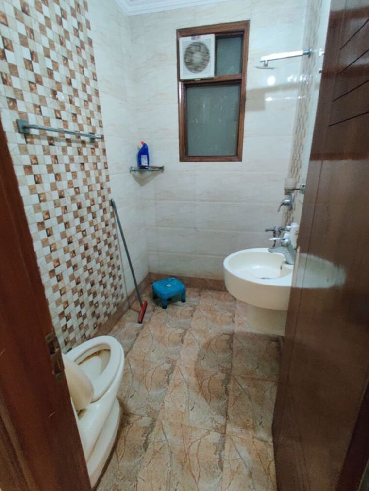 Bathroom, malviya nagar 1 Bedroom 600 Sq.Ft. Builder Floor In Malviya Nagar Delhi 10737332
