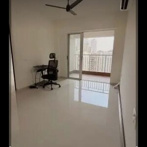 Room in 2 BHK Apartment at Lodha Amara, Kolshet Road – for Rent