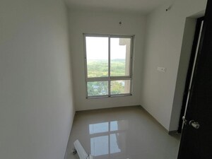 Room in 1.5 BHK Apartment at Puranik Rumah Bali Phase III, Ghodbunder Road – for Rent
