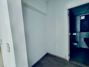 Room in 3 BHK Apartment at Smart World Orchard, Sector 61 – for Rent