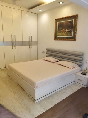 Bedroom in 3 BHK Apartment at Bandra West – for Rent