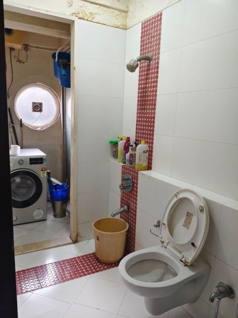 Bathroom, bandra west 3 Bedroom 1350 Sq.Ft. Apartment In Bandra West Mumbai 10737358