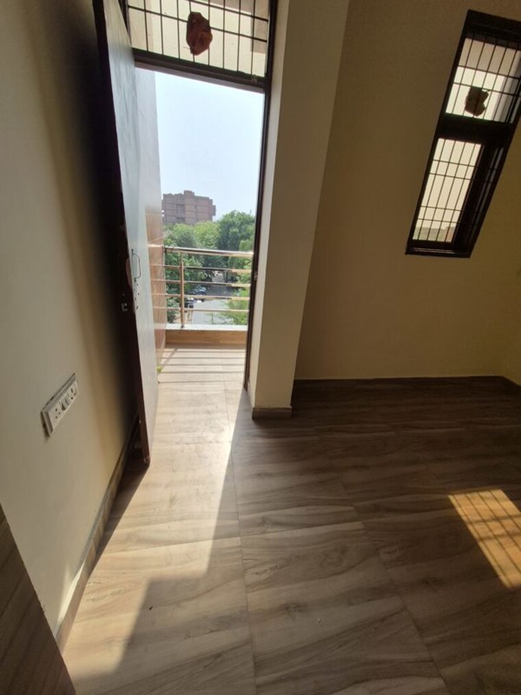 Balcony, mayur vihar 2.5 Bedroom 450 Sq.Ft. Builder Floor In Mayur Vihar Delhi 10737372