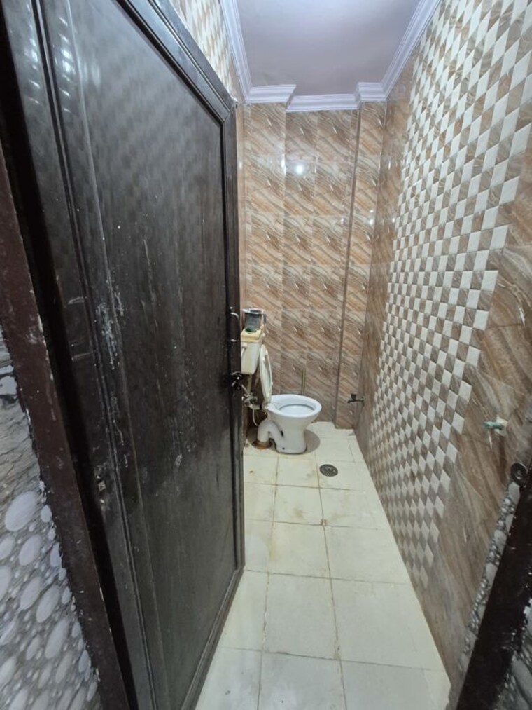 Bathroom, mayur vihar 2.5 Bedroom 510 Sq.Ft. Builder Floor In Mayur Vihar Delhi 10737390