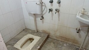 Bathroom in 2 BHK Builder Floor at Vaishali Sector 4 – for Rent