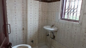 Bathroom in 2 BHK Builder Floor at Vaishali Sector 4 – for Rent