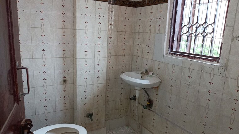 Bathroom, vaishali sector 4 2 Bedroom 1000 Sq.Ft. Builder Floor In Vaishali Sector 4 Ghaziabad 10737384