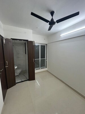 Room in 3 BHK Apartment at Hubtown Harmony, Matunga – for Sale