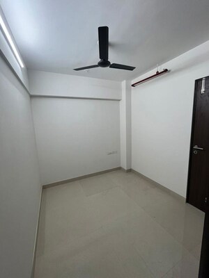 Room in 3 BHK Apartment at Hubtown Harmony, Matunga – for Sale