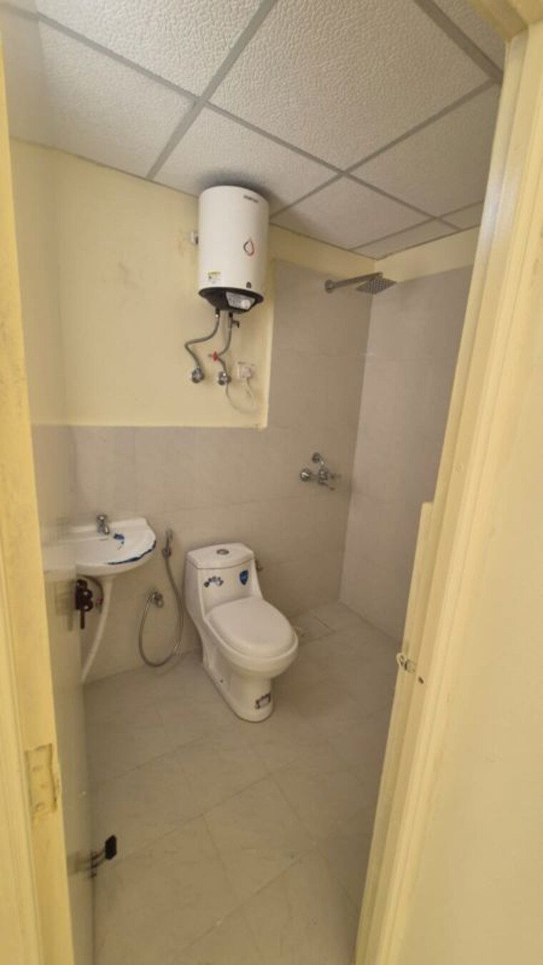 Bathroom, pyramid-infinity 3 Bedroom 720 Sq.Ft. Apartment In Sector 70 Gurgaon 10737409