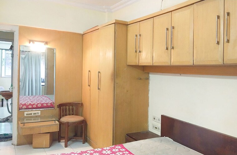 Bedroom, sai-baba-complex-goregaon Pg For Boys In Goregaon East 10737427