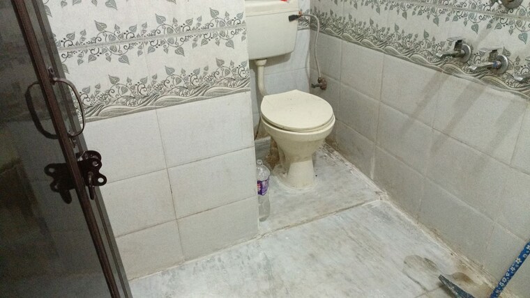 Bathroom, vaishali sector 3 1 Bedroom 350 Sq.Ft. Builder Floor In Vaishali Sector 3 Ghaziabad 10737421