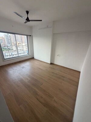 Room in 2 BHK Apartment at Sahakar Avenue, Malad West – for Rent