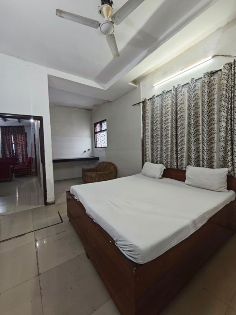 Bedroom, pir machalla 3 Bedroom 150 Sq.Yd. Builder Floor In Pir Machalla Zirakpur 10737388