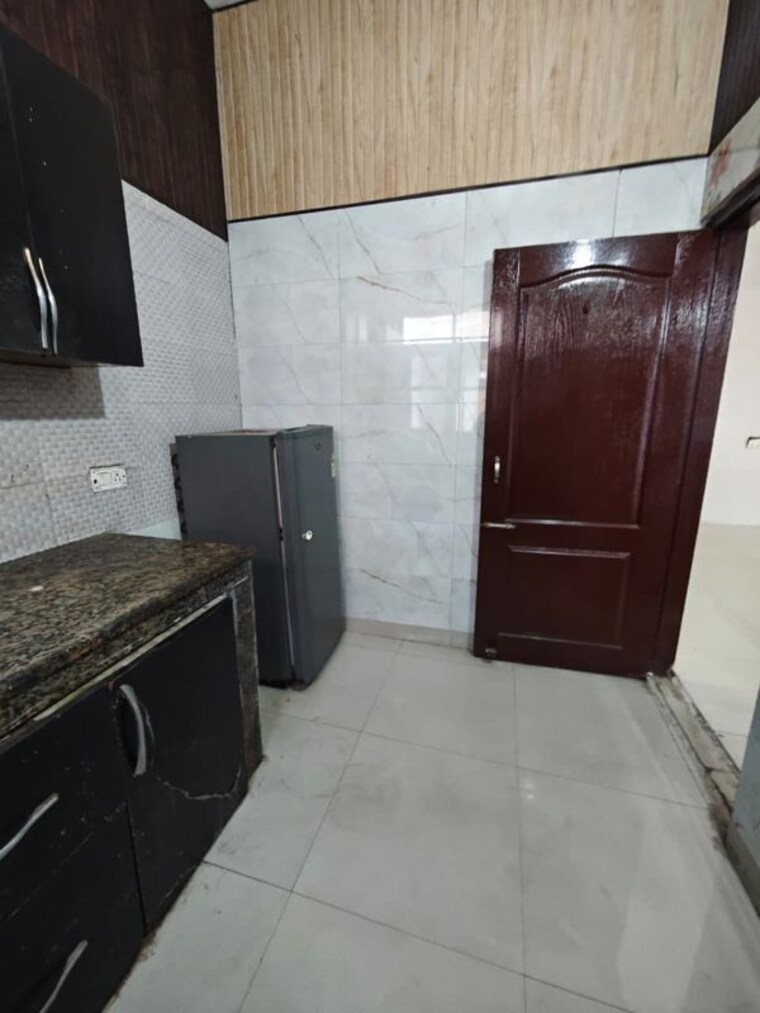 Kitchen, pir machalla 3 Bedroom 150 Sq.Yd. Builder Floor In Pir Machalla Zirakpur 10737388