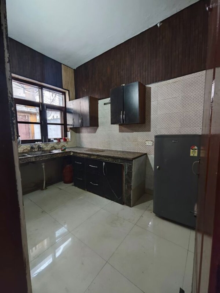 Kitchen, pir machalla 3 Bedroom 150 Sq.Yd. Builder Floor In Pir Machalla Zirakpur 10737388