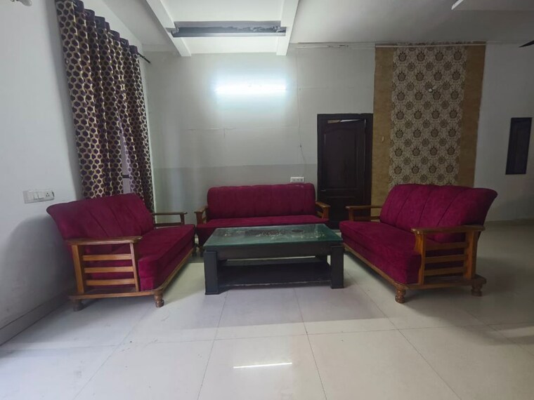 Living Room, pir machalla 3 Bedroom 150 Sq.Yd. Builder Floor In Pir Machalla Zirakpur 10737388