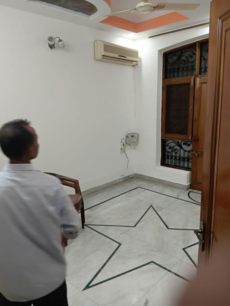 Room, nirman vihar 3 Bedroom 100 Sq.Yd. Builder Floor In Nirman Vihar Delhi 10737486