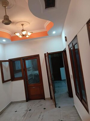 Room in 3 BHK Builder Floor at Nirman Vihar – for Rent